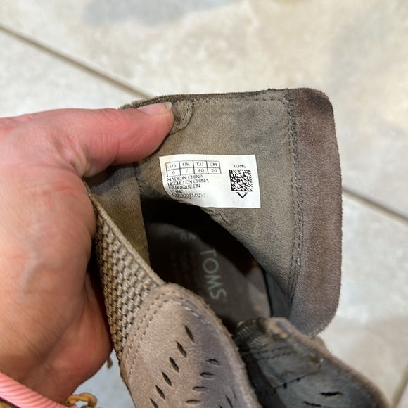 Tom’s Tan Suede Majorca Stacked Heel Perforated Booties Boots 9 - Picture 3 of 8